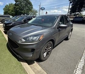 Used 2021 Ford Escape SE image 1