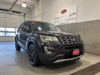 Used 2017 Ford Explorer XLT image 1