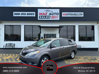 Used 2014 Toyota Sienna LE image 1