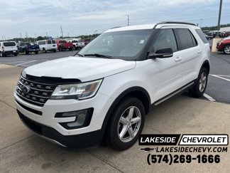 Used 2017 Ford Explorer XLT image 1