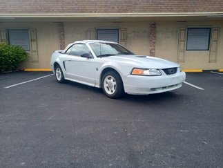 Used 1999 Ford Mustang Convertible image 1