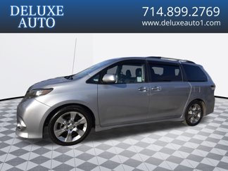 Used 2013 Toyota Sienna SE image 1