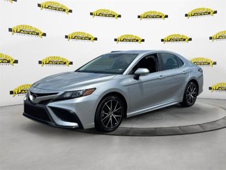 Used 2023 Toyota Camry SE image 1