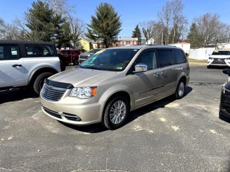 Used 2014 Chrysler Town & Country Limited w/ Luxury Group image 1
