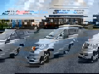 Used 2013 Chrysler Town & Country Touring image 1