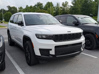 Used 2024 Jeep Grand Cherokee L Laredo image 1
