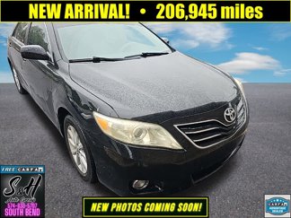 Used 2011 Toyota Camry XLE image 1