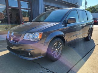 Used 2017 Dodge Grand Caravan SXT image 1