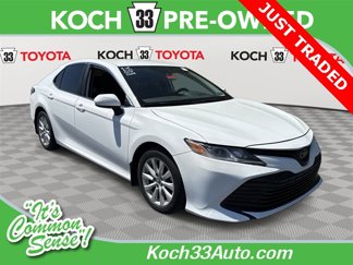 Used 2020 Toyota Camry LE image 1