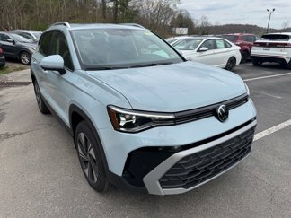 New 2025 Volkswagen Taos SE image 1