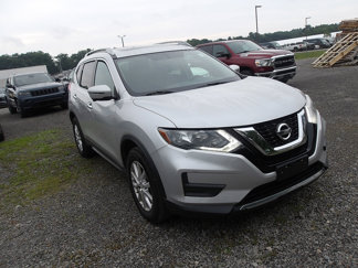 Used 2017 Nissan Rogue SV image 1