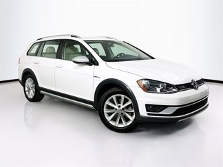 Used 2017 Volkswagen Golf Alltrack image 1