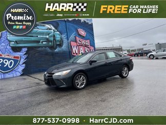 Used 2017 Toyota Camry SE image 1
