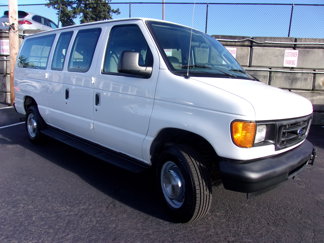 Used 2004 Ford E-350 and Econoline 350 Super Duty Wagon image 1