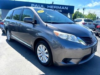 Used 2014 Toyota Sienna LE image 1