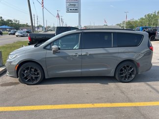 Used 2021 Chrysler Pacifica Touring-L w/ Premium & Safety Sphere Group image 1