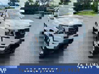 Used 2022 Nissan Frontier SV image 1