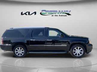 Used 2011 GMC Yukon XL Denali image 1