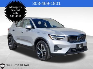 Certified 2025 Volvo XC40 B5 Core image 1