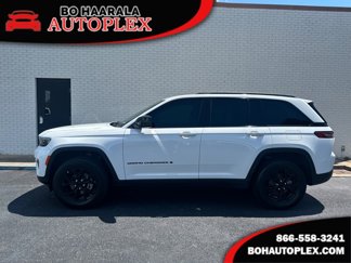 Used 2024 Jeep Grand Cherokee Altitude image 1