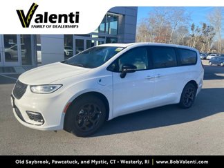New 2023 Chrysler Pacifica Limited w/ S Appearance Package image 1