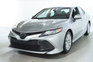 Used 2019 Toyota Camry LE image 1