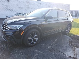 Used 2022 Volkswagen Tiguan SE image 1