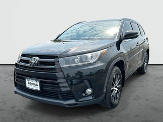 Used 2018 Toyota Highlander SE image 1