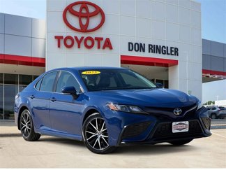 Used 2023 Toyota Camry SE image 1
