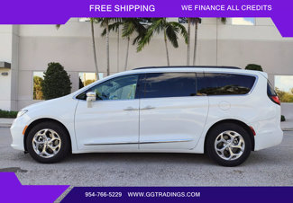 Used 2022 Chrysler Pacifica Limited image 1