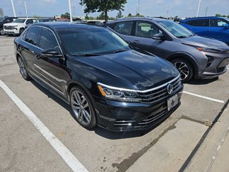 Used 2016 Volkswagen Passat 1.8T R-Line w/ R-Line Lighting Package image 1