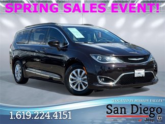 Used 2017 Chrysler Pacifica Touring-L image 1