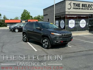 Used 2016 Jeep Cherokee Trailhawk w/ Comfort/Convenience Group image 1
