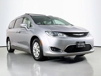 Used 2018 Chrysler Pacifica Touring-L image 1