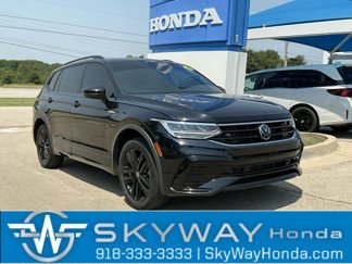 Used 2022 Volkswagen Tiguan SE R-Line image 1