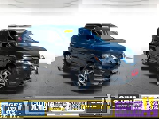 Used 2020 Nissan Rogue SV image 1