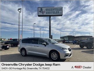 Used 2023 Chrysler Pacifica Touring-L image 1