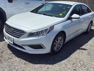 Used 2017 Hyundai Sonata SE image 1