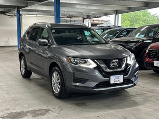 Used 2017 Nissan Rogue SV image 1