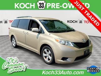 Used 2011 Toyota Sienna LE image 1