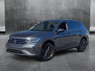 Used 2024 Volkswagen Tiguan SE image 1
