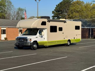 Used 2017 Ford E-450 and Econoline 450 Super Duty w/ Motorhome Prep Package image 1
