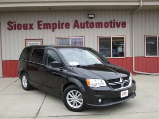 Used 2018 Dodge Grand Caravan SXT image 1
