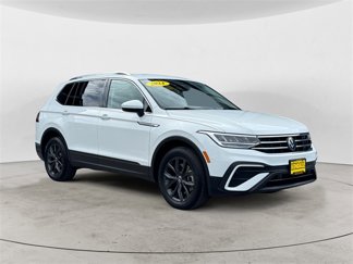 Used 2024 Volkswagen Tiguan SE image 1