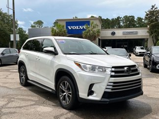 Used 2018 Toyota Highlander LE image 1