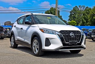 Used 2024 Nissan Kicks S image 1