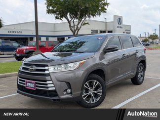 Used 2017 Toyota Highlander Plus image 1
