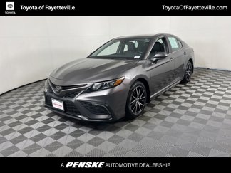 Used 2023 Toyota Camry SE image 1