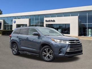 Used 2019 Toyota Highlander LE image 1