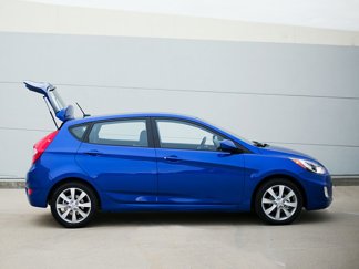 Used 2012 Hyundai Accent SE image 1